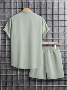 Manfinity RSRT 2 件男士纯色短袖单排扣口袋衬衫和短裤休闲夏季服装、度假服装、度假、舒适服装 - 薄荷綠 - 查看 2