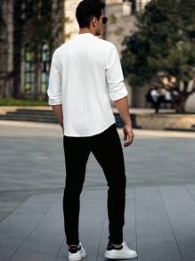 Manfinity RelaxMax Camisa casual de manga larga con textura y botones delanteros para hombres
