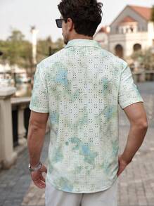Manfinity Homme Herren Batik-Muster Lochstickerei Kurzarm Shirt, geeignet für den Sommer - Verschiedenfarbig - Übersicht 2