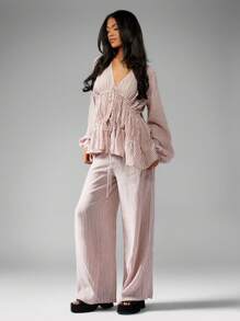 MISSGUIDED Conjunto de 2 piezas con blusa de mangas abullonadas y cuello en V con cintura fruncida, y pantalones anchos para usar como ropa de resort o de estar en casa en primavera y verano - Multicolor - Ver 5