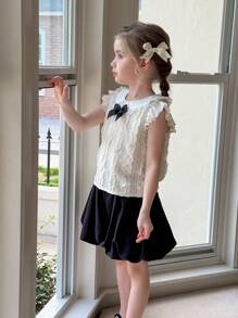 年轻女孩两件套：荷叶边领休闲梭织衬衫和花朵短裤 - 黑與白 - 查看 6