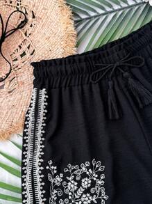 Flirla Pantaloncini neri retrò con ricamo e fiocco