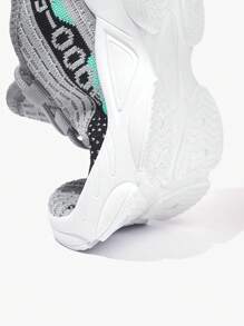 Chaussures de sport grises souples et respirantes en maille, polyvalentes et casual, parfaites pour la rentrée scolaire