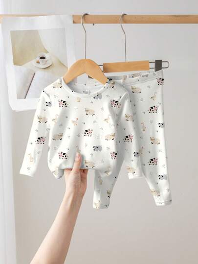 SHEIN Leap Crew 男婴加厚绒毛保暖睡衣套装，田园风牛、鸭、羊图案，休闲简约舒适贴身长袖圆领长裤睡衣，适合秋冬季穿着。