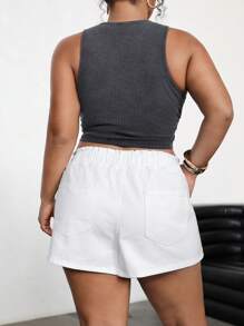 SHEIN EZwear Plus Size White Denim Tapered Leg Shorts, Casual And Slim Fit,Summer / Summer Outfits For Women/ Summer Clothes / Cute Summer Tops/ Summer Bottoms/Summer Dresses For Women - White - View 2