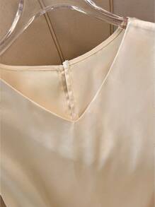 Franclia Women's Solid Color V-Neck Belted Elegant Short Sleeve Mid-Length Dress - Apricot - View 5