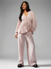 MISSGUIDED Conjunto de 2 piezas con blusa de mangas abullonadas y cuello en V con cintura fruncida, y pantalones anchos para usar como ropa de resort o de estar en casa en primavera y verano - Multicolor - Ver 1