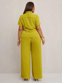 SHEIN SXY Conjunto de 2 piezas de primavera y verano para mujer de talla grande: camisa de manga corta elegante y sexy con pantalones rectos. Traje de dos piezas adecuado para uso diario de oficina, trabajo, crucero, salida, vacaciones en la playa, elegante, ropa de calle, que alarga las piernas.