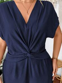 SHEIN Holidaya Elegante jumpsuit a tinta unita con scollo a V e pieghe sulla parte anteriore, per taglie curvy, stile casual da pendolare, adatto per primavera ed estate