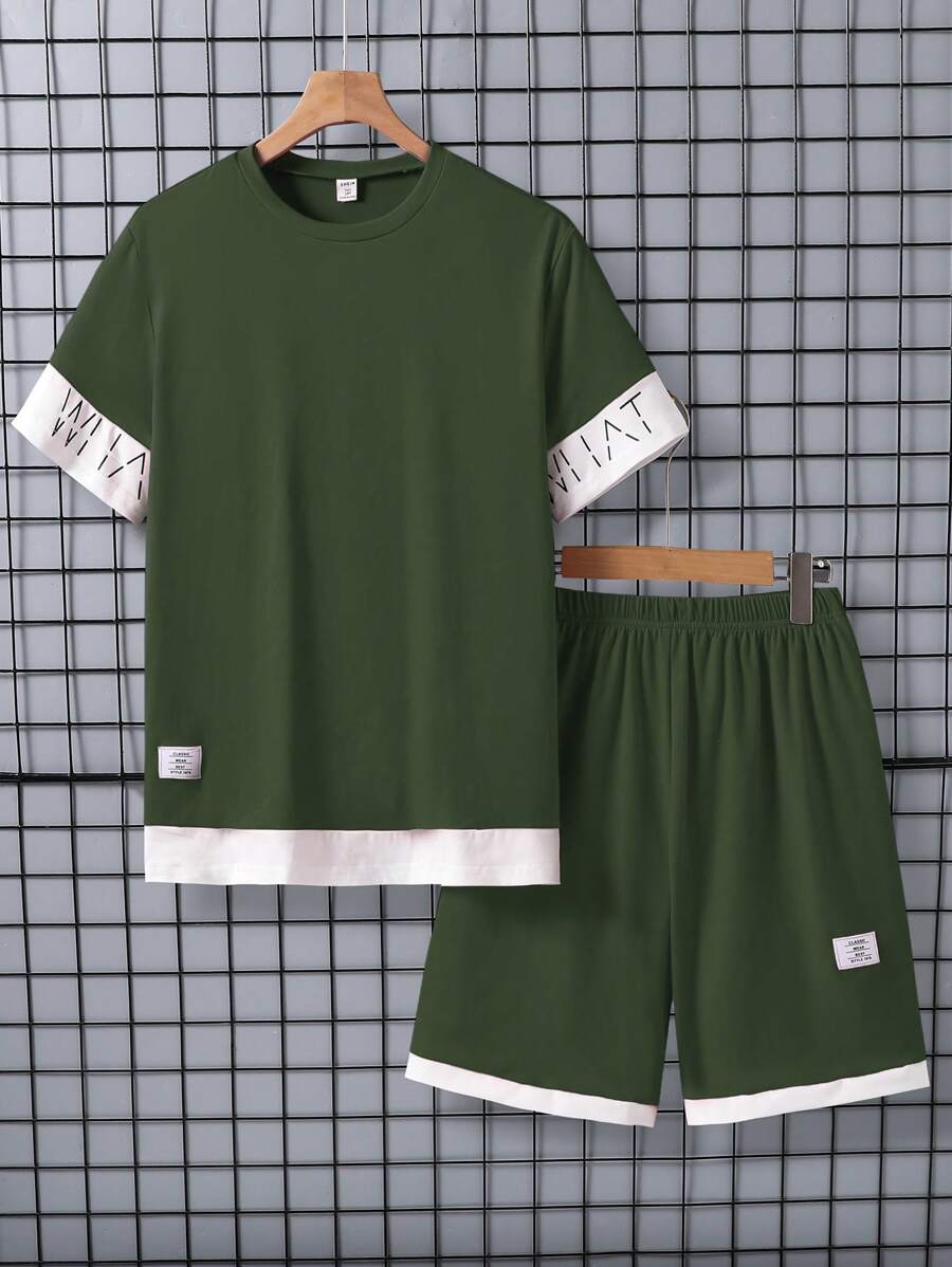 Set de 2 piezas para adolescentes: Camiseta de manga corta con cuello redondo color navy y puños de manga blancos con estampado de letras, y shorts blancos con parche de letras - Conjunto de verano casual y deportivo nuevo - Verde militar - Ver 1