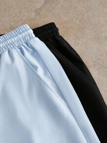 Manfinity VCAY 2pcs Pack Summer Casual Men's Woven Bermuda Shorts, Summer Shorts Clothes, Bermuda Beach Shorts, Comfy Shorts, Camping And Mountaineering Shorts, Men Gifts, Shorts Suitable For Boyfriend Or Husband To Wear, Men's Beach Shorts, Blue And Black Short, Lightweight Hiking And Camping Shorts, Sports Shorts - Multicolor - View 6