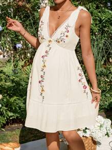 SHEIN 孕妇花卉刺绣深V领盖袖性感连衣裙孕妇度假连衣裙 - 杏色 - 查看 3