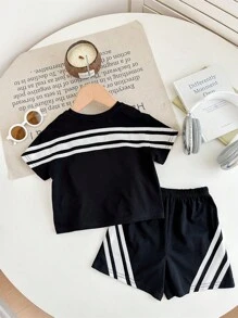 SHEIN Leap Crew Bộ 2 món/bộ áo thun tay ngắn màu đen thời trang thoải mái và quần short cho bé trai/bé gái, thích hợp mặc trong nhà, ngoài trời, hàng ngày, thể thao, tiệc tùng, chụp ảnh, ngày lễ, lễ hội - màu đen - Xem 3