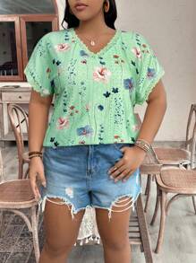 SHEIN VCAY Plus Size Women Floral Print Contrast Lace Bat Wing Sleeve Casual T-Shirt