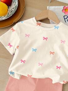 SHEIN Baby Mädchen Lässiges minimalistisches Set aus Rundhals Kurzarm T-Shirt und engen Shorts, geeignet für Frühling und Sommer