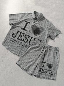 Manfinity Roghcode Conjunto de 2 piezas de Manfinity Streetrush para hombre, compuesto por una camisa de manga corta con botones delanteros y estampado de letras, y un short, un conjunto casual de dos piezas para hombres - Multicolor - Ver 1