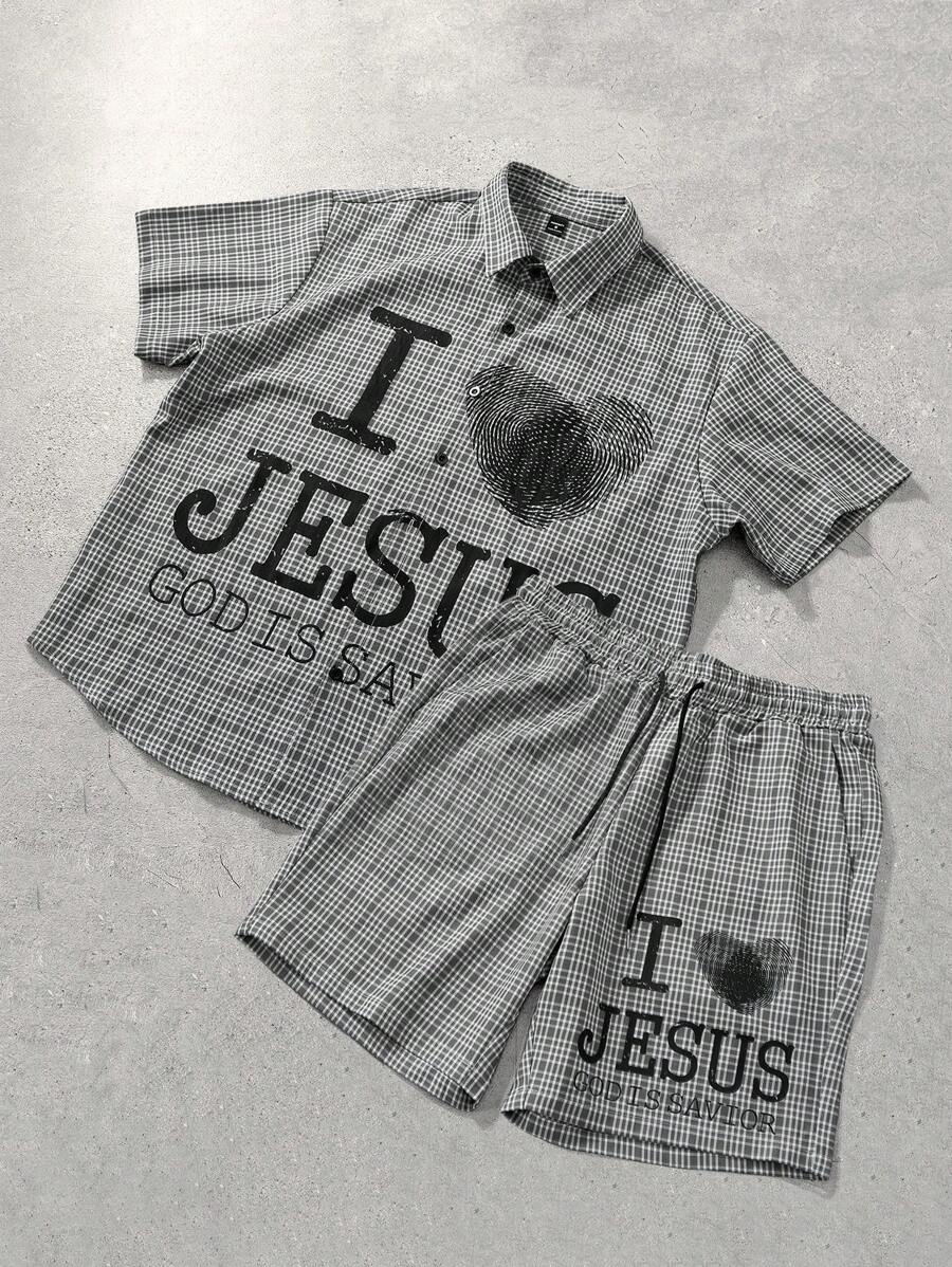 Manfinity Roghcode Conjunto de 2 piezas de Manfinity Streetrush para hombre, compuesto por una camisa de manga corta con botones delanteros y estampado de letras, y un short, un conjunto casual de dos piezas para hombres - Multicolor - Ver 1