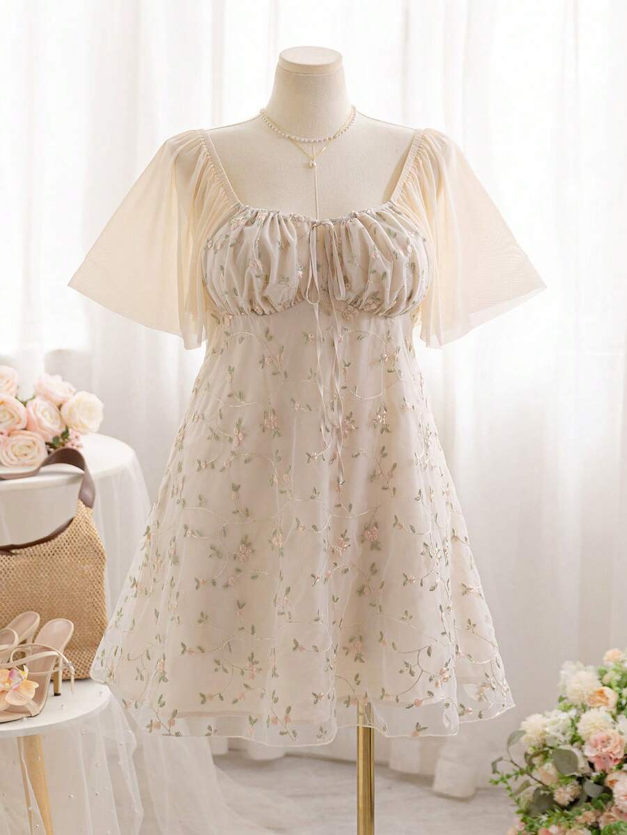 Soleia 大码女式夏季浪漫花卉刺绣白色网眼喇叭袖A字迷你连衣裙 - 杏色 - 查看 1