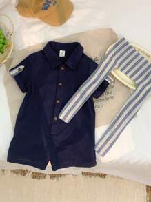 SHEIN Tenue décontractée de style universitaire pour tout-petits, chemise à manches courtes de couleur unie, barboteuse à col châle rayé. Convient pour le printemps et l'été, pour porter à l'intérieur et à l'extérieur - Bleu marine - Voir 6
