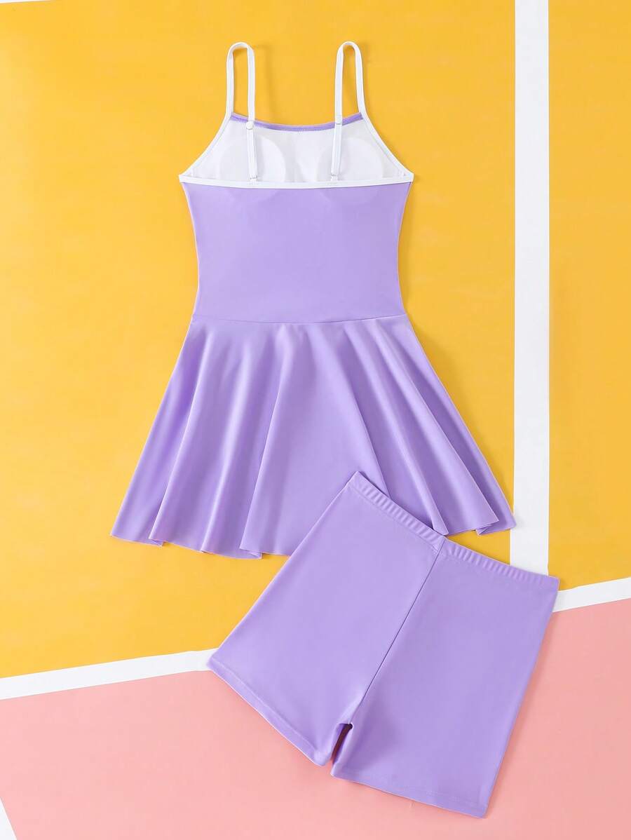 SHEIN Conjunto de 2 piezas de traje de baño de niña con top tipo tankini con pespuntes en blanco y negro y vestido de baño camiseta larga y braguitas - Multicolor - Ver 1