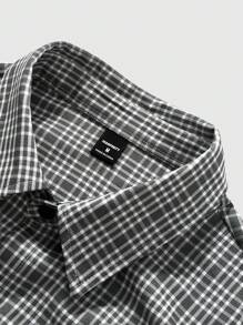 Manfinity Roghcode Conjunto de 2 piezas de Manfinity Streetrush para hombre, compuesto por una camisa de manga corta con botones delanteros y estampado de letras, y un short, un conjunto casual de dos piezas para hombres - Multicolor - Ver 4