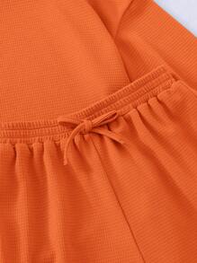 SHEIN LMoss Kids 2pcs Set: Young Girl Solid Color Loose Knit Crew Neck T-Shirt And Fitted Knit Shorts - Orange - View 3