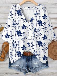 EMERY ROSE Versatile Vacation Style Blue & White Ditsy Floral Pattern Crew Neck Chest Pocket Plus Size T-Shirt, Casual & Simple, Suitable For Summer