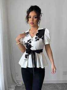Elenzga Blusa estiva da donna con scollo a V, vita arricciata, maniche a sbuffo, con stampa in bianco e nero