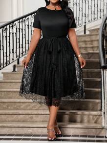SHEIN Lady Vestidos de talla grande elegantes para primavera y verano con escote redondo, mangas con volantes y encaje negro, diseños para el Día de San Valentín, vestidos de fiesta elegantes de Año Nuevo y vacaciones, vestidos formales para el Día de San Valentín para mujeres