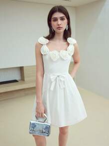 MOTF STUDIO فستان قصير مزين بفرفرة زهرية بارزة من القطن - أبيض - مشاهدة 5