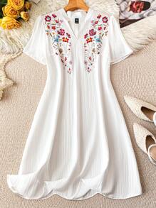 SHEIN LUNE Đầm dài vừa phải tay ngắn cổ chữ V họa tiết hoa thời trang đi làm thường ngày cho nữ, thoải mái, đa năng, vải thoải mái, màu trắng, cỡ lớn, phù hợp cho mùa xuân, hè, thu - trắng - Xem 1