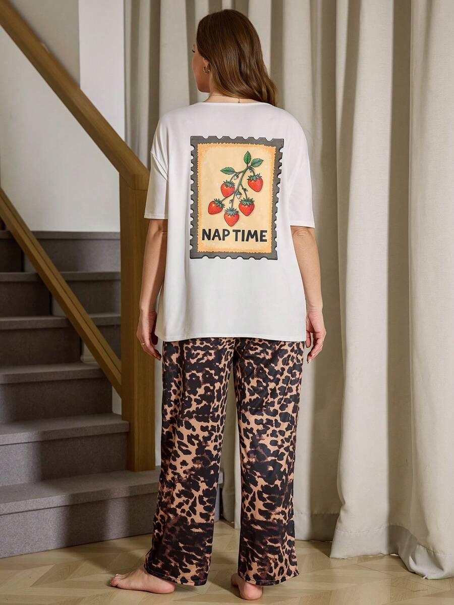 SHEIN Ensemble pyjama avec top imprimé de fraises et de lettres assorti à un pantalon imprimé léopard en grande taille - Multicolore - Voir 1