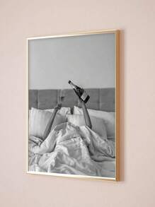 SHEIN 1pc Unframed Black And White Pouring Champagne On Bed Celebrating Canvas Poster,Waterproof Wall Art, Modern Artwork Wall Painting For Gift,Bedroom, Living Room, Office,Bathroom,Dining Room,Cafe, Bar, Wall Decor, Home And Dormitory Decoration Christmas For Holiday Gift Giving