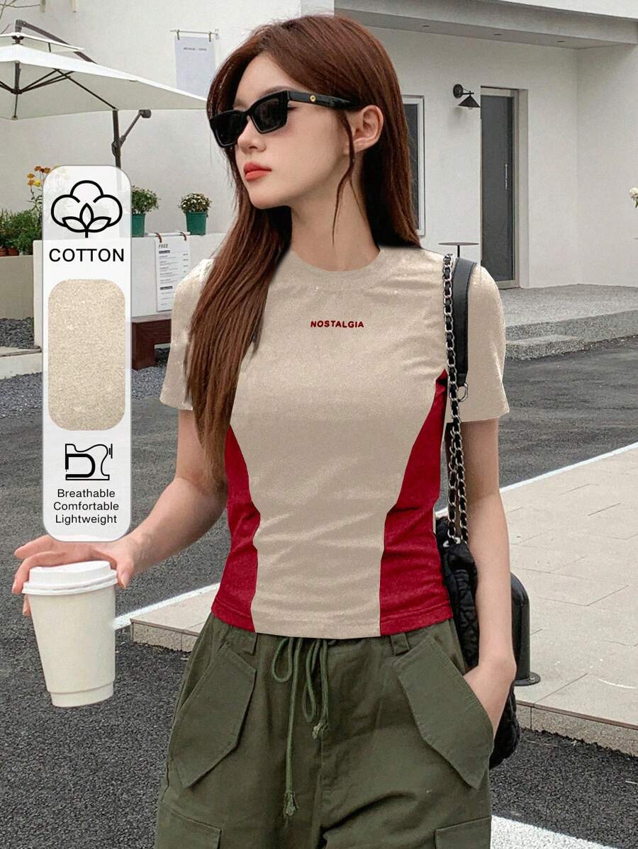 DAZY Camiseta casual de verano para mujer con cuello redondo, estampado de letras y diseño de bloques de color, top estilo universitario - Albaricoque - Ver 1