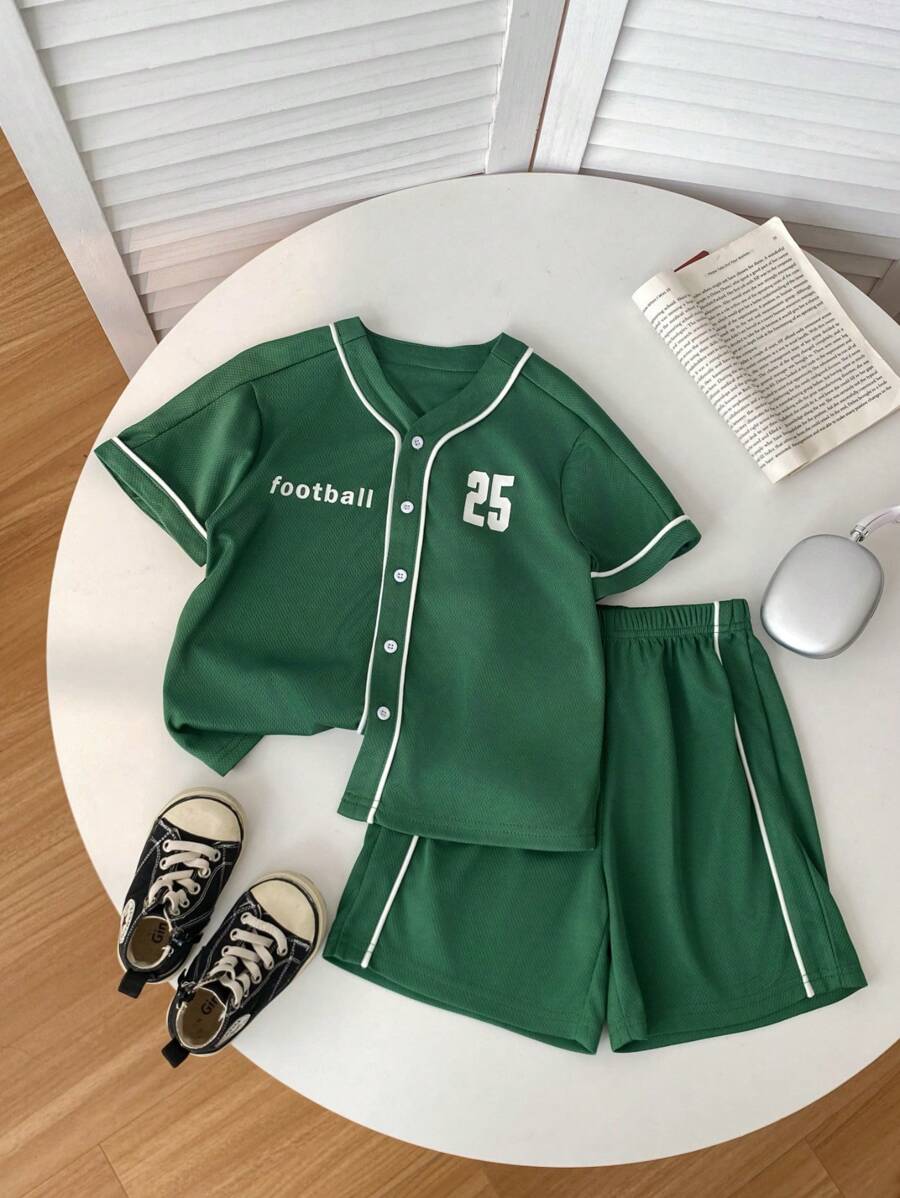 SHEIN 2 件男童休闲运动印花拼色短袖 T 恤和纯色短裤套装，适合通勤、上学、日常休闲、旅行、运动、节日、春夏秋冬四季