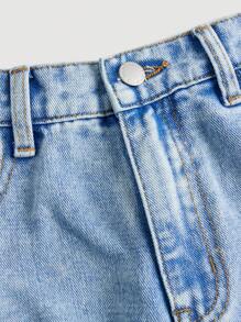 SHEIN Girlism Tween Girl 新款冰蓝色破洞牛仔裤，印有 Y2K 心形和字母图案，浅蓝色 - 淺色水洗藍 - 查看 4