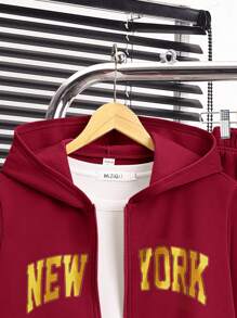 SHEIN Bộ 2 chiếc/Bộ áo nỉ chui đầu có mũ trùm đầu màu trơn thoải mái, rộng rãi cho bé trai tuổi teen và quần nỉ dệt kim, phù hợp cho mùa thu/đông, du lịch - Màu Đỏ Sâu - Xem 3