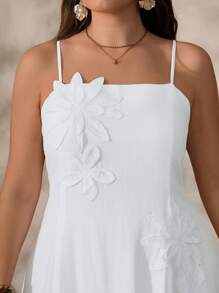 SHEIN Clasi 大码女式优雅纯色细肩带串珠装饰连衣裙 - 米色 - 查看 5