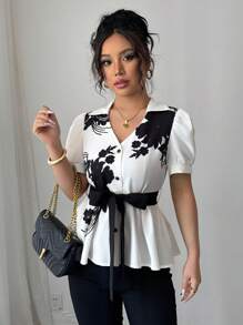 Elenzga Blusa estiva da donna con scollo a V, vita arricciata, maniche a sbuffo, con stampa in bianco e nero