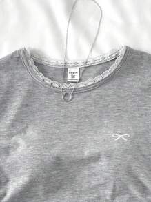 Camiseta de manga corta con cuello redondo, tejido de unicolor, estilo BM, con diseño de corbata, contraste de color bordado en la cintura lateral y recogida, para adolescentes, atuendos de verano, básicos, casuales