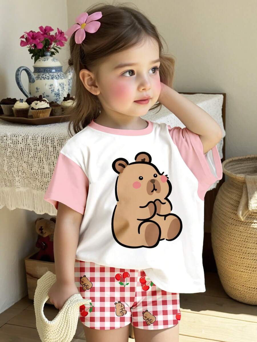 SHEIN 可爱水豚和樱桃印花粉色女婴两件套，休闲简约圆领短袖T恤和紧身短裤，适合春夏季