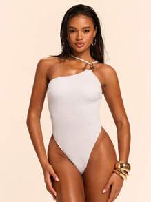 SHEIN BAE 1 件纯色不对称领口圆环装饰连体泳衣 - 米色 - 查看 1