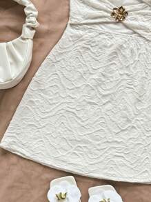 Soleia Đầm ôm sát cơ thể mini hở vai trang trí hoa rỗng khóa kim loại cho kỳ nghỉ của phụ nữ, vải dệt kim, cho kỳ nghỉ, lễ hội âm nhạc, ngày lễ, bãi biển - trắng - Xem 5