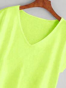 SHEIN LUNE 女士荧光绿V领休闲百搭短袖T恤 - 綠色 - 查看 4