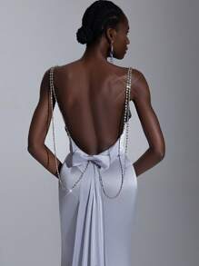 Elitara Elegante vestido de gala con tirantes finos de satén plateado, sin espalda, con cadena de cristales y lazo decorativo, con cola de pez extra larga. Vestido formal para mujeres, graduación, fiesta, eventos, boda