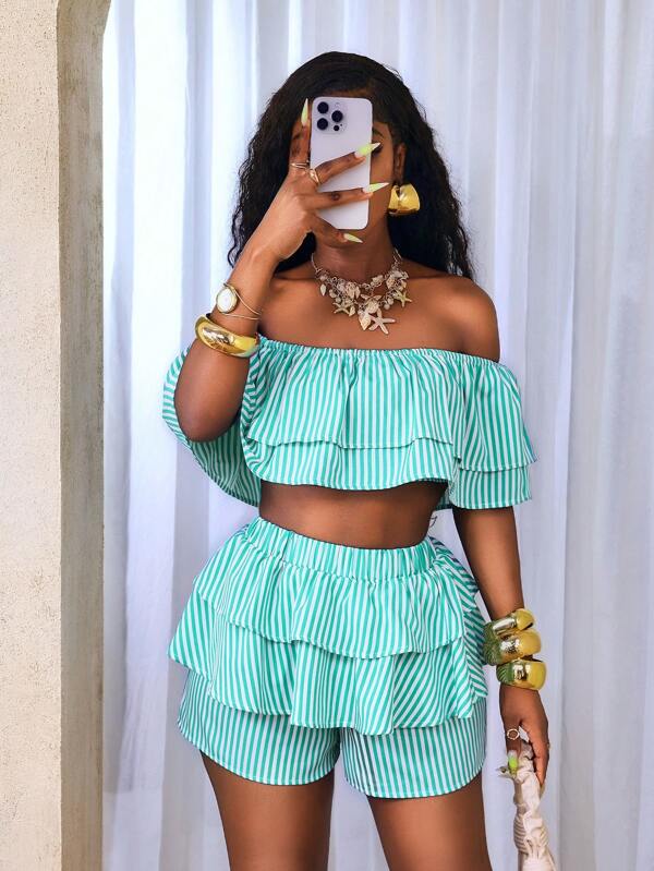 BamGleam BamGleam Summer Leisure Vacation Top crop cu volane, cu un singur umăr, cu două straturi, Pantaloni scurți cu tiv cu volane, cu mai multe straturi, țesute în dungi, pentru femei, două piese, albastru și verde BamGleam