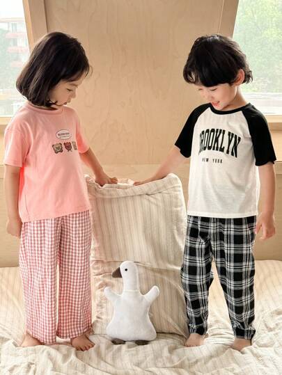 SHEIN 2pcs/Set Cute Cartoon Bear Graphic Crew Neck Short Sleeve T-Shirt & Plaid Pattern Pajama Pants, Pink Girls Sleepwear Set