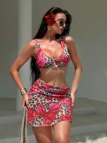 Swim SXY Ensemble de 3 pièces Springbreak: Top de bikini à imprimé aléatoire, bas de bikini avec décoration métallique et jupe courte en tulle. Tenue de plage élégante et sexy pour femme, pour une soirée sur la plage ou des vacances à Ibiza. - Multicolore - Voir 1