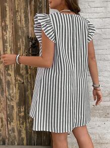 SHEIN VCAY 大码度假休闲条纹盖袖连衣裙 - 黑與白 - 查看 2
