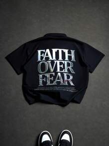 Manfinity EMRG Manfinity Streetrush Men's Street-Style Sports Shirt Featuring An INS-Inspired High-Street Metallic "FAITH OVER FEAR" Slogan Printed On The Back. It Has A Loose Fit With A Zipper Closure On The Front, Making It A Stylish Black Short-Sleeve Option Perfect For Music Festivals And Everyday Wear - Black - View 4